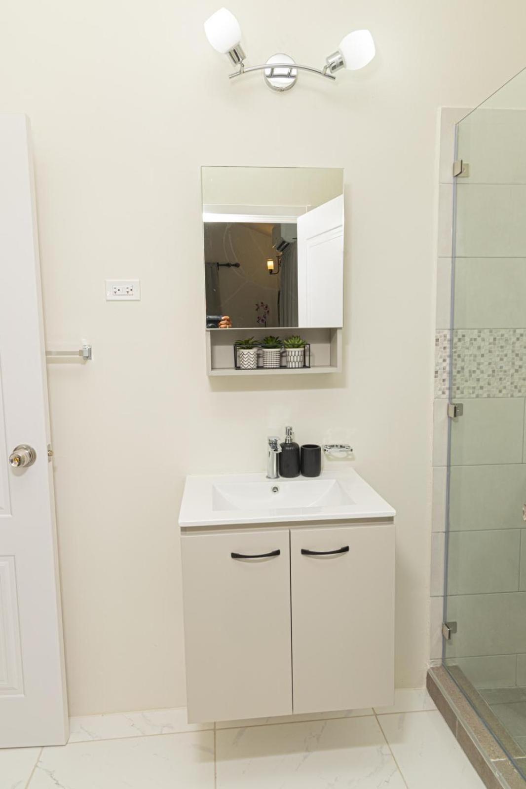 Phoenix Park Villas - Portmore - 10Mins To Beach Exteriör bild