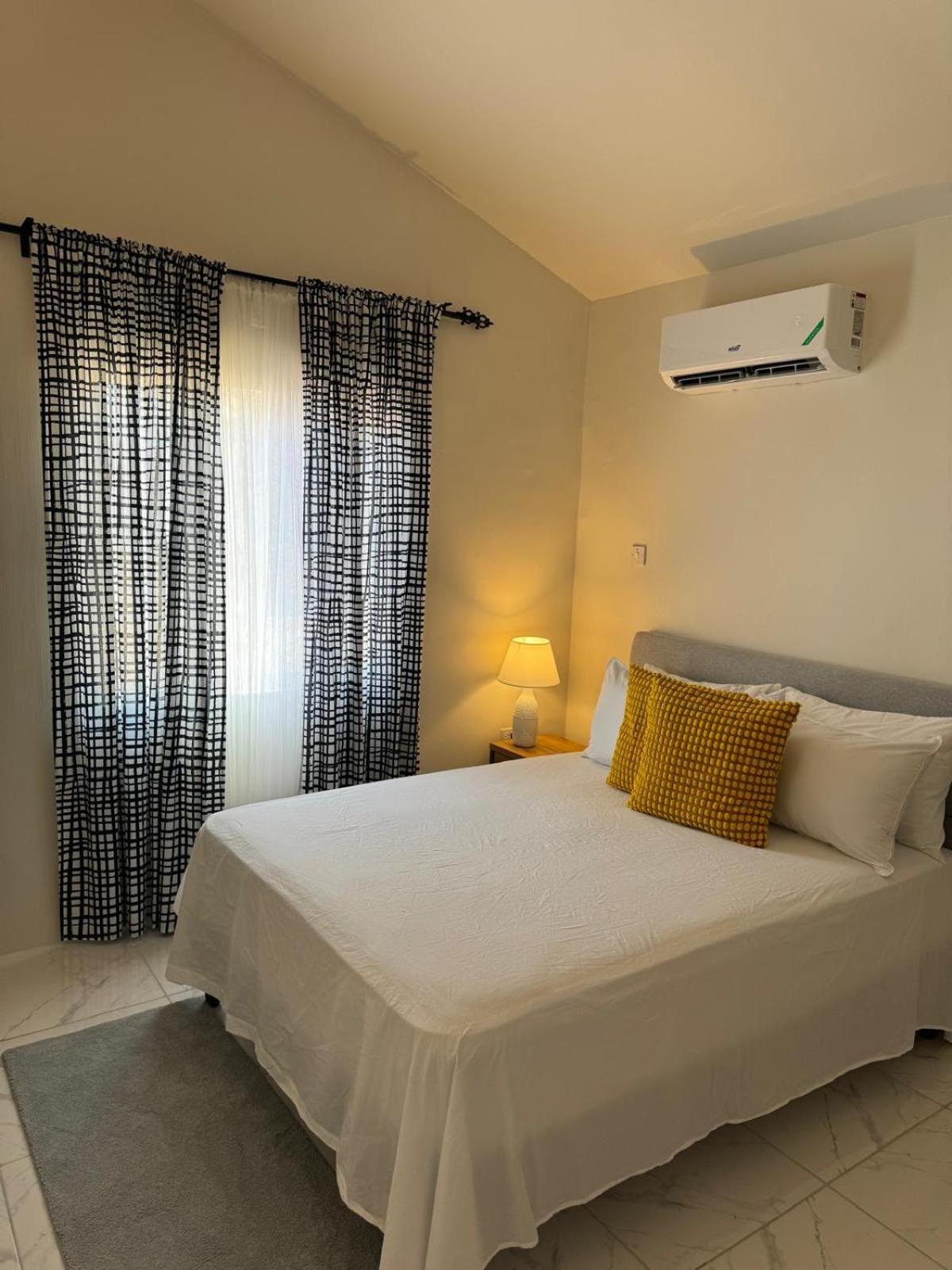 Phoenix Park Villas - Portmore - 10Mins To Beach Exteriör bild