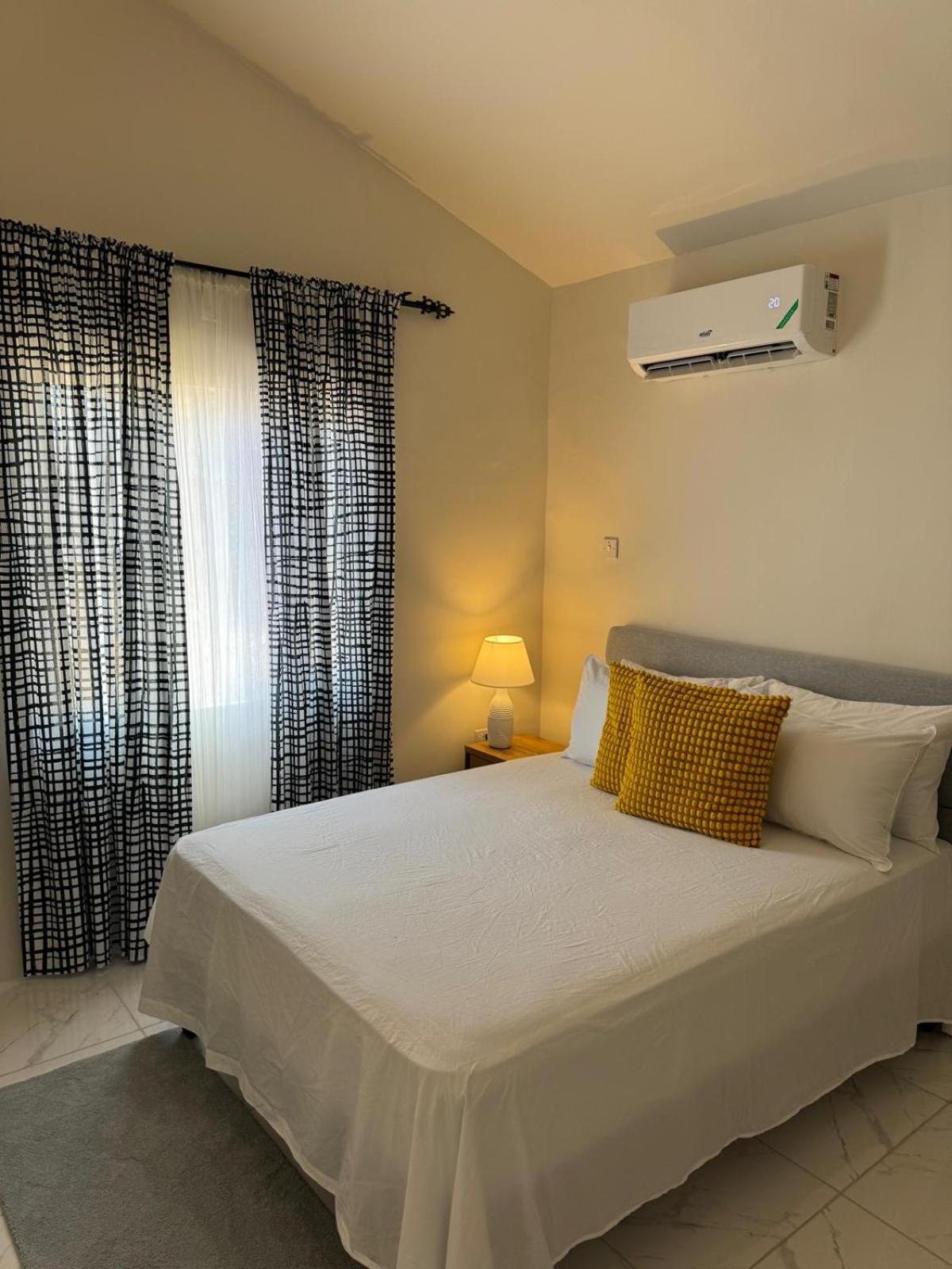 Phoenix Park Villas - Portmore - 10Mins To Beach Exteriör bild