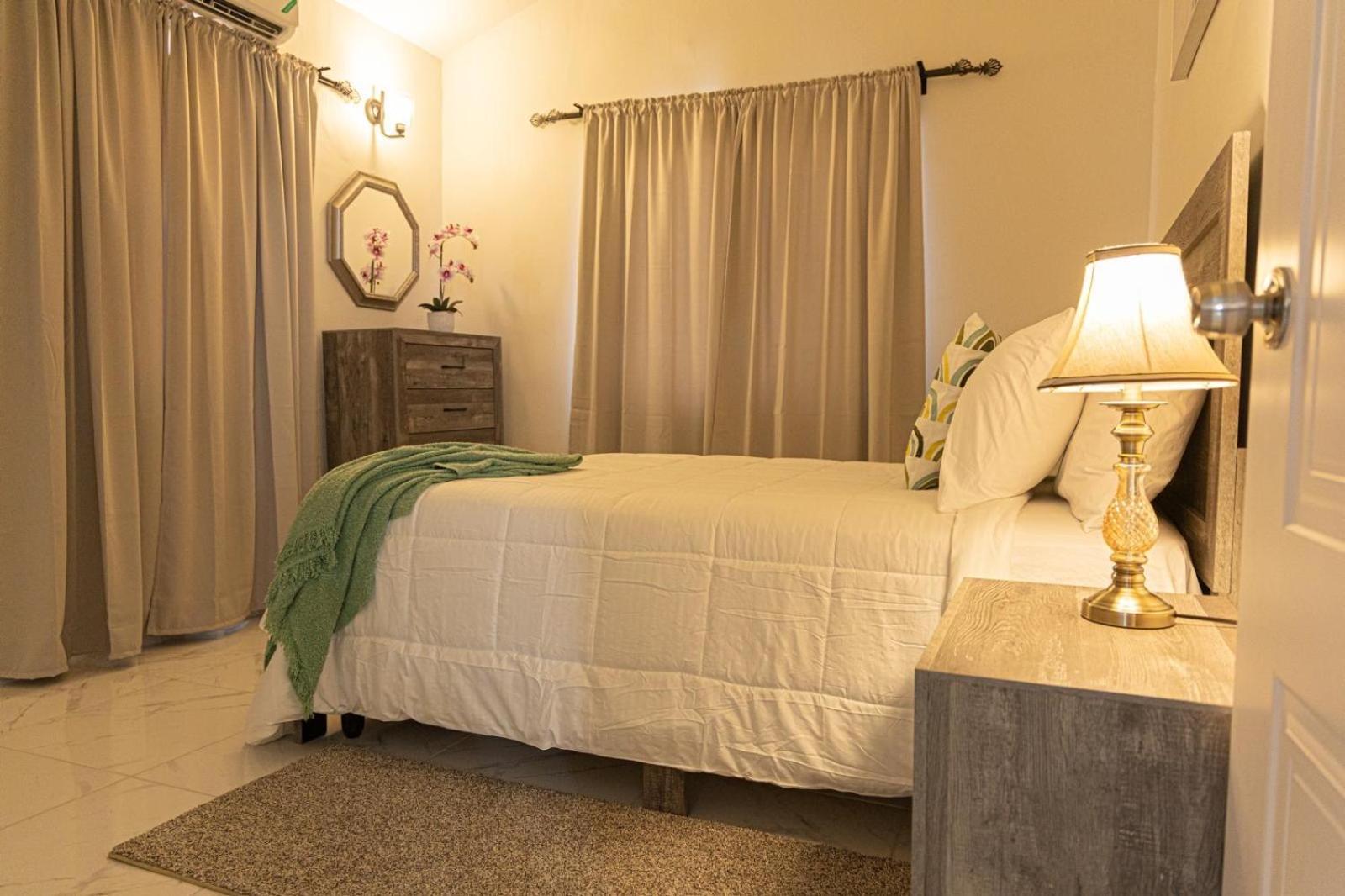 Phoenix Park Villas - Portmore - 10Mins To Beach Exteriör bild